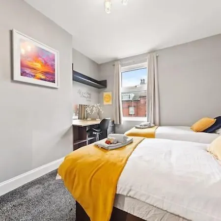 Modern Cosy 2 Bed In - 1 Min From St Hospital And 6 Mins To Centre, Free Parking, Wi-fi * Leeds (West Yorkshire)