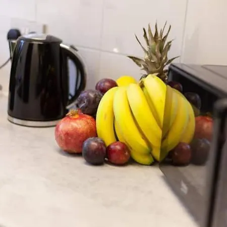 Modern 2 Bed In Cozy - Near St And Centre, Free Parking Apartment *