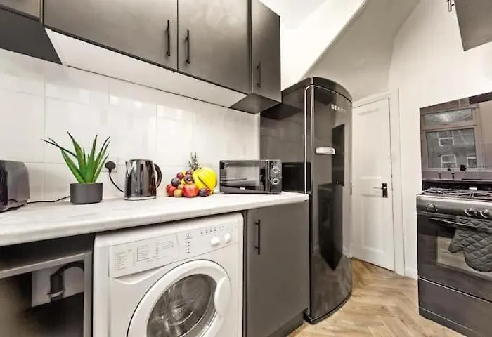 Modern Cosy 2 Bed Room Home In Leeds - 1 Min From St James Hospital And 6 Mins To Leeds City Centre, Free Parking, Wi-Fi Leeds (West Yorkshire)