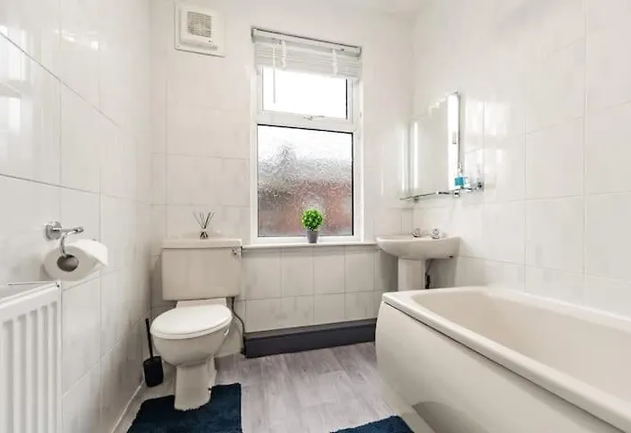 Apartment Modern Cosy 2 Bed Room Home In Leeds - 1 Min From St James Hospital And 6 Mins To Leeds City Centre, Free Parking, Wi-Fi