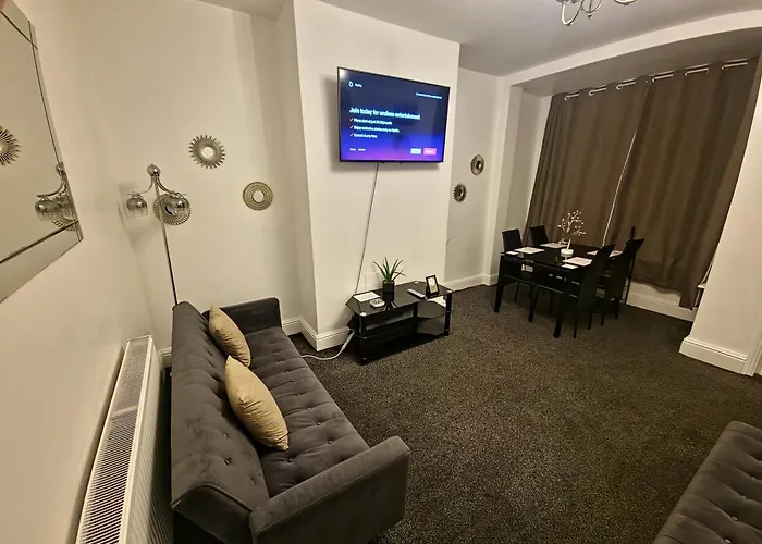 Modern Cosy 2 Bed Room Home In Leeds - 1 Min From St James Hospital And 6 Mins To Leeds City Centre, Free Parking, Wi-Fi *
