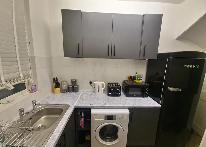 Modern Cosy 2 Bed Room Home In Leeds - 1 Min From St James Hospital And 6 Mins To Leeds City Centre, Free Parking, Wi-Fi