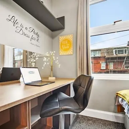 Апартаменти Modern Cosy 2 Bed Room Home In Leeds - 1 Min From St James Hospital And 6 Mins To Leeds City Centre, Free Parking, Wi-Fi