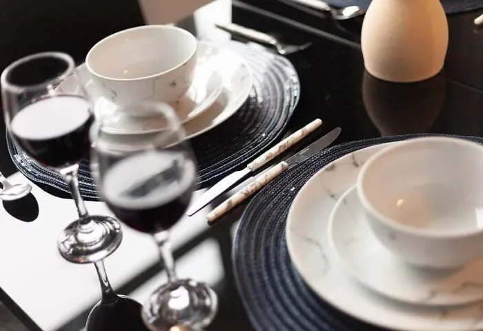 Апартаменти Modern Cosy 2 Bed Room Home In Leeds - 1 Min From St James Hospital And 6 Mins To Leeds City Centre, Free Parking, Wi-Fi Лідс