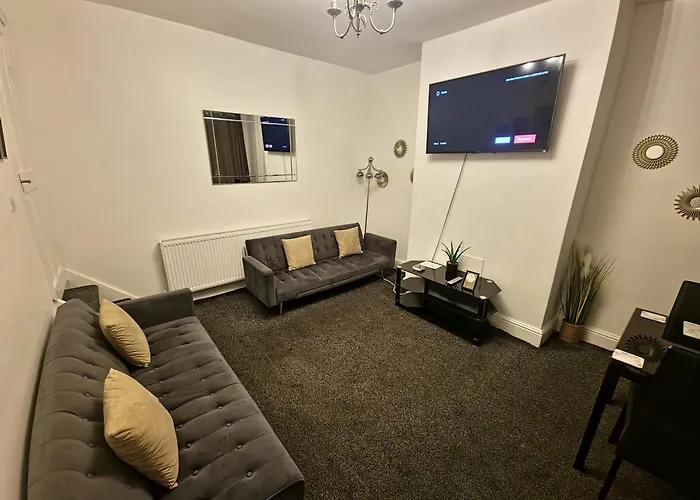 Modern Cosy 2 Bed Room Home In Leeds - 1 Min From St James Hospital And 6 Mins To Leeds City Centre, Free Parking, Wi-Fi *